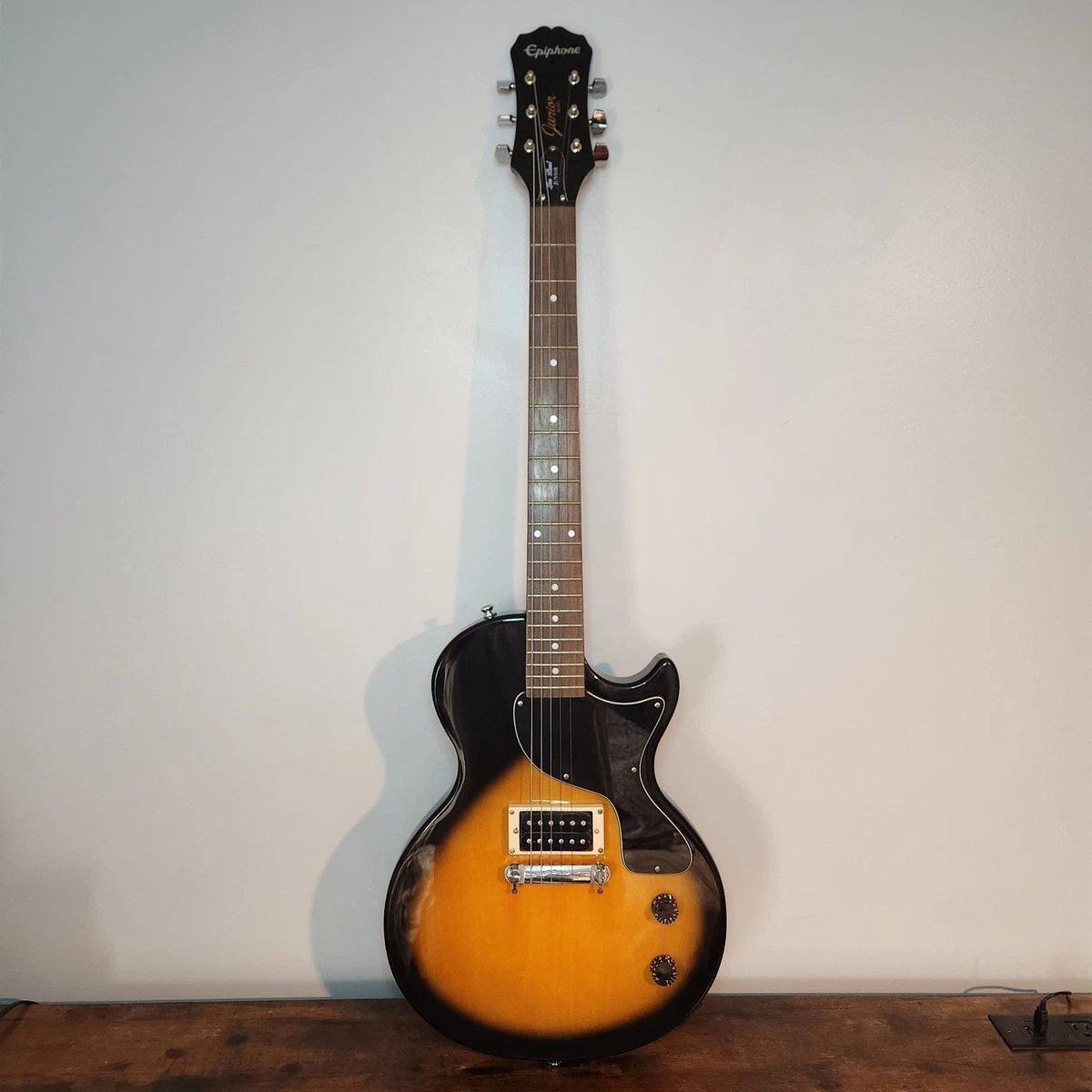 Epiphone Junior Model ブラック 20250611_133257BackgroundRemov