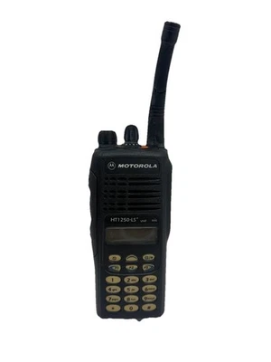 Motorola HT1250 LS+ UHF 450-512MHz 4W 16CH Two Way Radio AAH25SDH9DP5AN - Image 1 of 3