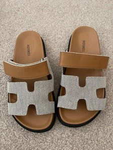 Women’s Hermes Etoupe Chypre Sandals Size 40 - Picture 1 of 3