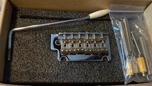 Fender SERIE 2-Punkt Strat Tremolo mit Vollkontakt-Hardware PW-37 - Bild 1 von 1