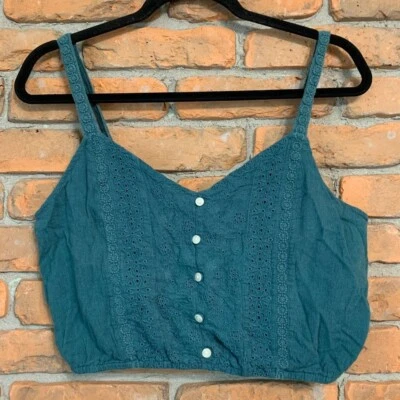 Top corto con ojales American Eagle para mujer talla mediana verde botón delantero sin mangas Foto 1 de 4