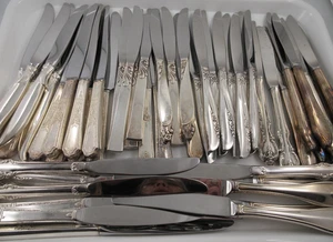 50 Stück gemischtes Muster Vintage Versilbert Lot Hohlgriff Tafelmesser - Bild 1 von 8