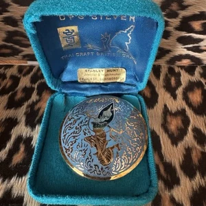 Vintage Thai Mekkala Goddess of Lightning Nielloware Round Brooch Blue Gold Tone - Picture 1 of 10