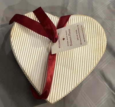 Juego /4 platos de almuerzo de postre Williams Sonoma HEART LOVE SHAPE ~ en caja de almacenamiento Foto 1 de 4
