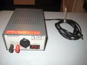 Radio Shack Regulated Power Supply 22-504 13.8 Volt 3 Amp DC Output 120V Input - Zdjęcie 1 z 12