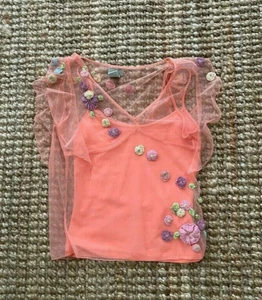 ¡Raro! Blusa Top 2 AnthropologieOdille Apliques Florales Coral Encaje  - Imagen 1 de 11