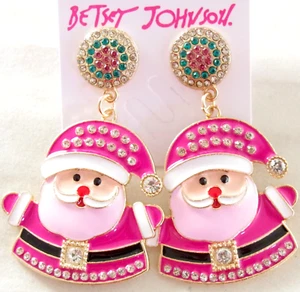 2 ORECCHINI PENDENTI GOCCIA NATALE STRASS BABBO NATALE ROSA BETSEY JOHNSON 5/8" - Foto 1 di 18