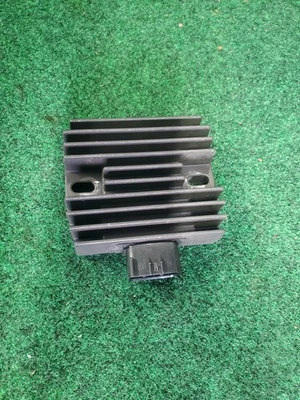 Регулятор напряжения выпрямителя 2007 Yamaha Road Star XV1700 - Изображение 1 из 4