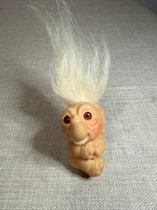 Vintage 1964 Dam Things Elefant Fingerpuppe weißes Haar Troll bernsteinfarbene Augen 3 Zoll - Bild 1 von 10