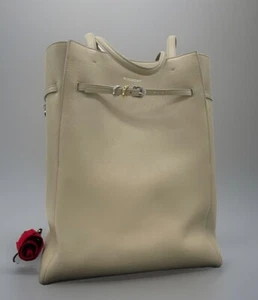 Borsa shopper AUTENTICA NUOVA CON ETICHETTE Givenchy Medium Voyou in pelle con cintura beige naturale - Foto 1 di 17