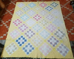 Vintage Signature Quilt - Names of makers Embroidered on Squares - Swanky Barn - Foto 1 di 12