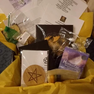 Hexen Starter magische Box Kräuter Öle Altar Zaubersprüche Kerzen Geschenk Wicca heidnisch SET - Bild 1 von 96