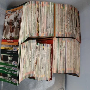Vintage 1990 verschiedene alle NFL Teams Football 700+ Karten Sammlung Lot-CA - Bild 1 von 3