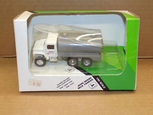 VINTAGE ERTL JOHN DEERE MILK TANKER TRUCK #5545 ~ MINT IN OPEN BOX ! - Picture 1 of 4