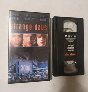 VHS STRANGE DAYS Ralph Fiennes Juliette Lewis - Picture 1 of 1