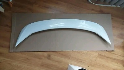 Alerón trasero Ford Focus 2012-14 sedán blanco con tuercas de montaje OEM *Envío gratuito* Foto 1 de 4