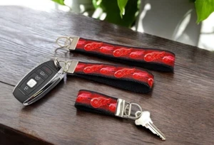 Detroit Red Wings Keychain Wristlet Key Chain Fob Zipper Pull Keychains Ring - Picture 1 of 3