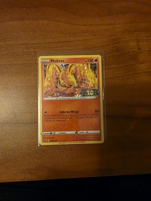 Moltres SWSH185 SWSH: Sword & Shield Promo Cards Holo - Image 1 of 2