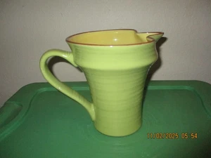 Neuer grüner mittelgroßer Keramikkrug (7 1/4 x 7) Markenlos - Bild 1 von 5