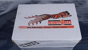 SET BESTEHEND AUS 1000 SAMTEC 5X2 MODIFIZIERTEN QUADRATISCHEN PFOSTENVORSATZ 0,025 ZOLL MTSW-105-80-S-D-290 - Bild 1 von 5