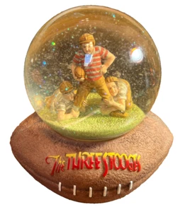 RARO De Colección 2000 ~ Los TRES CHIFLADOS Fútbol Globo de Nieve Musical Westland 6933 - Imagen 1 de 15