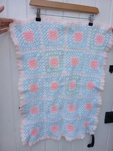 ARTISAN HANDMADE CROCHET KNITTED BLANKET -WHITE & PINK -22'' X 28'' - MADE IN UK - Picture 1 of 13
