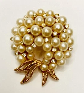 Crown Trifari Textured Faux Pearl Goldstone Clear Rhinestones Floral Brooch - Picture 1 of 7