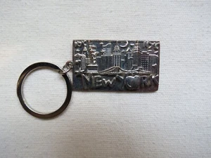 New York City Skyline Key Chain - Silver Color - Picture 1 of 2