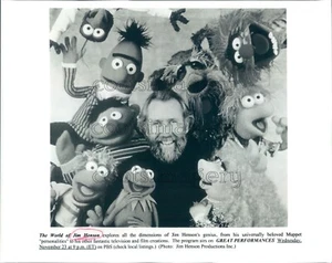 1995 Pressefoto Jim Henson mit geliebten Sesamstraße & Muppet Freunden - Bild 1 von 2