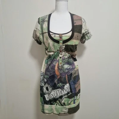 Vestido Desigual Camaleón Verde Selva Botón Manga Corta Cuello Redondo Talla M - Imagen 1 de 4