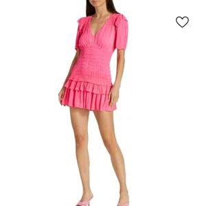 LoveShackAusgefallenes Rena gesmoktes Kurzarm Minikleid in Neon Pink Gr. S - Bild 1 von 10