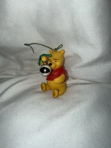 Adorno de recuerdo HALLMARK - Winnie the Pooh reflexiona sobre la Navidad - 2010 - - Imagen 1 de 5