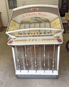 Wurlitzer 2504 Jukebox with the Styling of the Wurlitzer 2510 - Picture 1 of 23