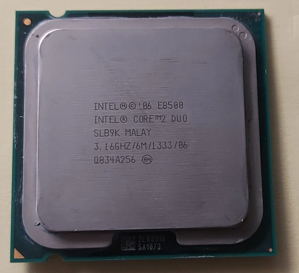 PROCESSORE LGA 775 INTEL CORE 2 DUO E8500  / 3,16 GHz / 6M / 1333 - Immagine 1 di 2
