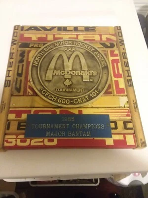 Asociación de hockey de ligas menores de North Bay 1985 Placa Mc Donalds AAA Major Bantam Foto 1 de 4