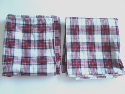 Juego de dos fundas de almohada a cuadros rojos de franela JC PENNEY HOME 38" por 23" Foto 1 de 4