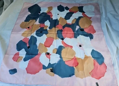 Шарф на голову с цветочным рисунком 27,5 розовый фон новый в сумке - Изображение 1 из 4