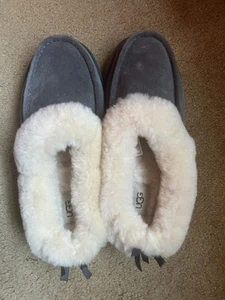 Ugg Grove ciabatte comode foderate in shearling con dettagli a fiocco grigio taglia 10 - Foto 1 di 7