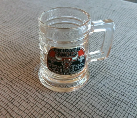 Chicago Bulls Triple Time Champs 91 92 1993 Shot Glass Micro Mug Pewter emblem Cover