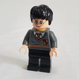 LEGO Harry Potter Minifigure Gryffindor Stripe and Shield Torso hp094 - Picture 1 of 4