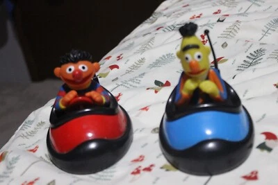 Bert and Ernie Umper Cars 1990 con batería Sesame Street Illco Muppets Foto 1 de 3