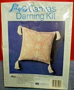 Nuevo en Paquete Kit de Aguja de Lona Marca Lily Mariposa Funda de Almohada Sellada - Imagen 1 de 3