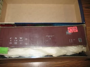 ROUNDHOUSE CNW 50' DOUBLE DOOR BOX CAR KIT HO SCALE MODELLEISENBAHN - Bild 1 von 5