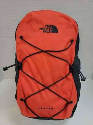 Mochila bufón The North Face para mujer. Rojo acampanado/gris asfalto. Foto 1 de 4