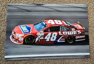 PÓSTER BRILLANTE JIMMIE JOHNSON #48 ROJO LOWES CHEVY CARRERAS EN PISTA 13X19 - Imagen 1 de 1