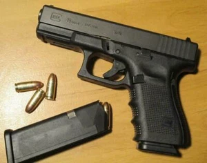 GLOCK BRILLANTE PÓSTER IMAGEN FOTO IMPRIMIR pistola 19 pistola arma disparar brazo frío 5262 - Imagen 1 de 1