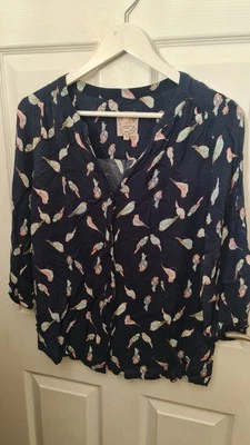 Mantaray Navy Button Up Blouse Shirt Size 10 floral bird print 100% viscose - Image 1 of 4