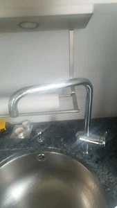 funktionsfähige Küchenarmatur mit defektem Dichtring - Bild 1 von 8