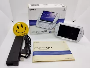 Sony PSP Go white Game Console PSP-N1001 TESTED Japan ver w/Box - Picture 1 of 15