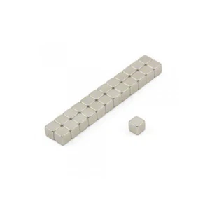5 x 5 x 5 mm espesor imán de neodimio N42 - 1kg tiro (paquete de 20) - Imagen 1 de 1